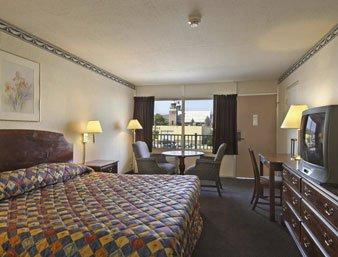 Howard Johnson By Wyndham Kitchener Conestoga Exterior foto